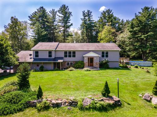Southwoods Mountain Estate -private mansion, pool, hottub+ 15 acres in West Point (NY)