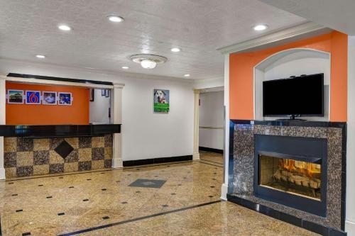 Lobby, Motel6 Norcross, GA in Peachtree Corners