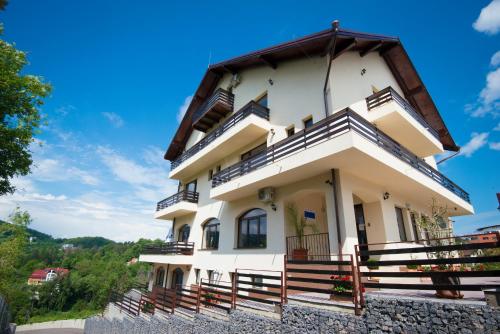 Pensiunea Toscana - image 2