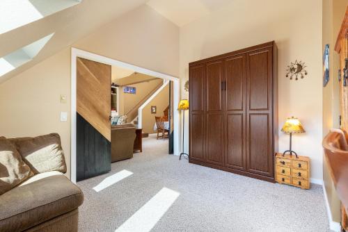2105 The Pines condo - image 9