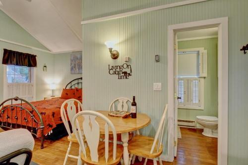Linville River Cottage - Steps Away From The Banks in Newland, USA