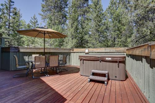 11 Camas Home with Brand New Hot Tub