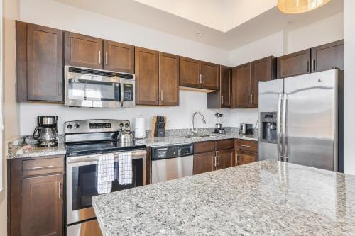 Grand Park LA 30 Day Stays - image 6