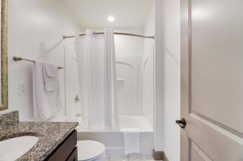 Grand Park LA 30 Day Stays - image 13
