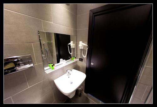 Fly Boutique Hotel - image 11