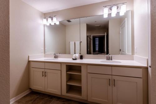 Condo At Storey Lake With Loads of Amenities! apts - image 8