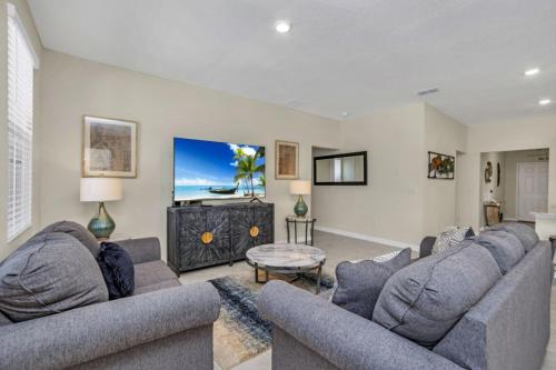 6 Bed 4 Bath Solterra Beautiful Home! villa - image 11