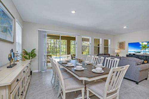 6 Bed 4 Bath Solterra Beautiful Home! villa - image 12