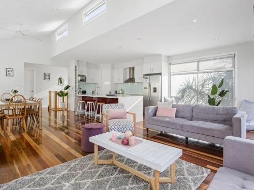 Trinity Beach House, Rosebud