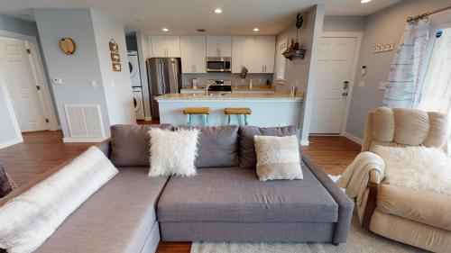AH-J134 Broken Arrow condo - main image