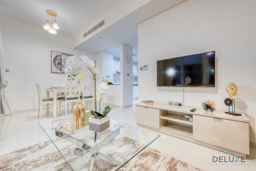Delightful 3BR Townhouse at DAMAC Hills 2 Dubailand by Deluxe Holiday Homes, Dubai (photo 10)