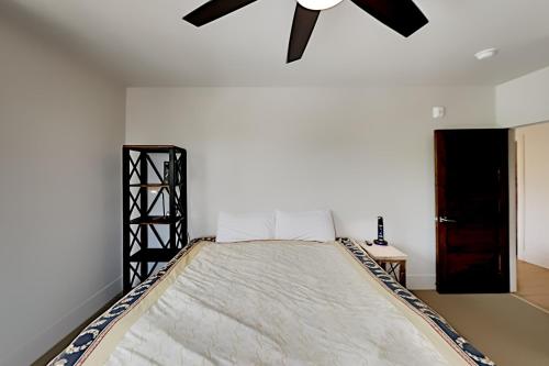 Top-Floor & Mountain Views at Blue River Flats condo - image 8