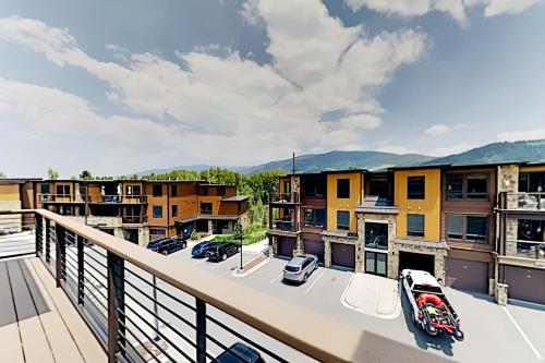 Top-Floor & Mountain Views at Blue River Flats condo - image 12