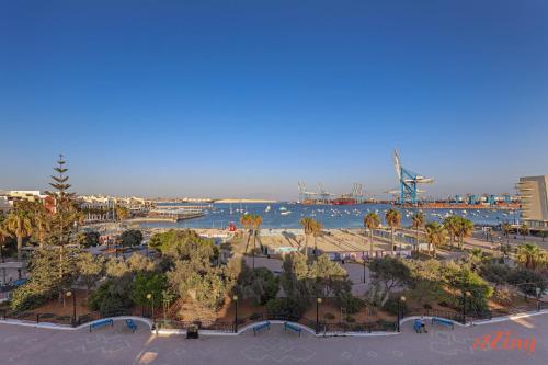 Gem Beachfront Apt with Amazing Bay and Sea Views, Birżebbuġa (Foto 2)