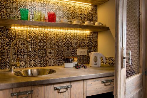 Caldera's Dolphin Suites - image 12