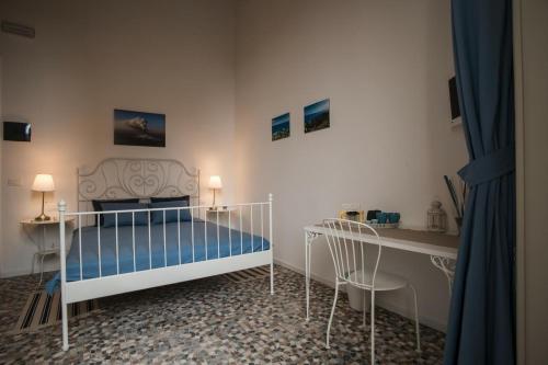 Double Room image 8