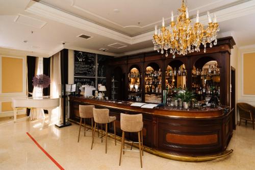 Grand Hotel Emerald - image 8