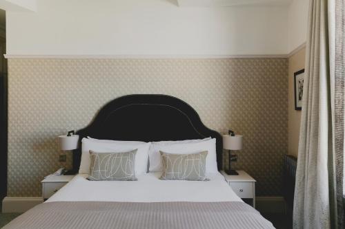 The Queens Hotel - image 2