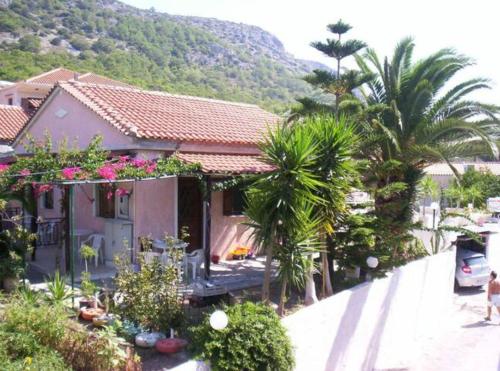 . "Patra's" Apartments Patra