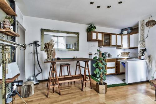 Charming flat calm and fresh at the heart of Pigalle in Paris - Welkeys