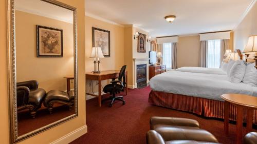 Queen Suite with Two Queen Beds - Mobility Accessible/Non-Smoking