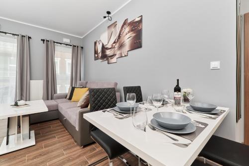 Apartments Wrocław Jana Pawła II with FREE PARKING Wrocław by Noclegi Renters - image 3