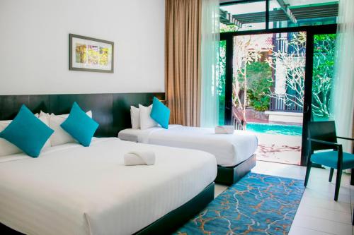 1 queen bed, 1 twin bed