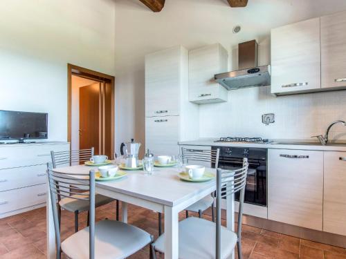 Apartment Poggio di Nocola-2 by Interhome in Ріпарбела