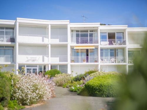 Apartment Les Trois Iles-9 by Interhome in Quiberon