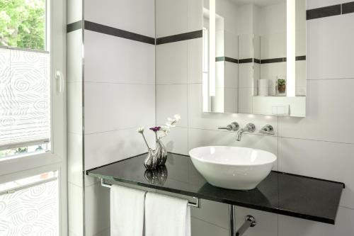 Ferienwohnungen Buchenweg 470m von Granitzer Straße entfernt