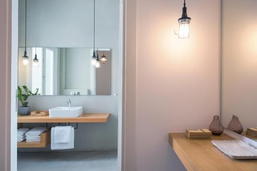 MONK Monastiraki Suites - image 5
