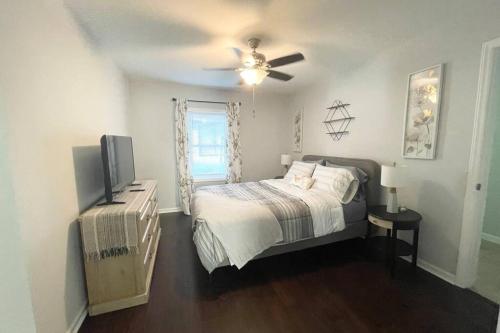 Uptown Home Minutes From Duke, Duke Hospital, DPAC, RTP