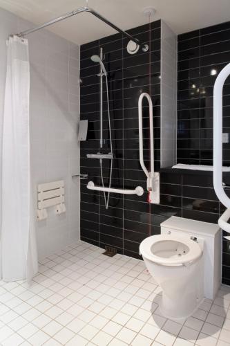 Holiday Inn Express Leeds-East an IHG Hotel - image 6