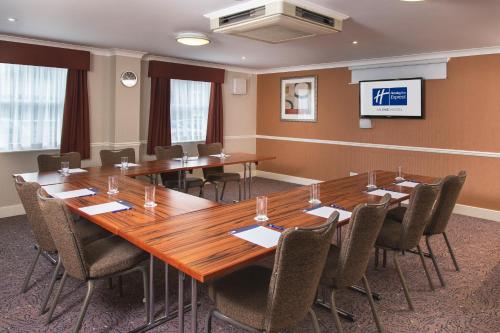 Holiday Inn Express Leeds-East an IHG Hotel - image 8