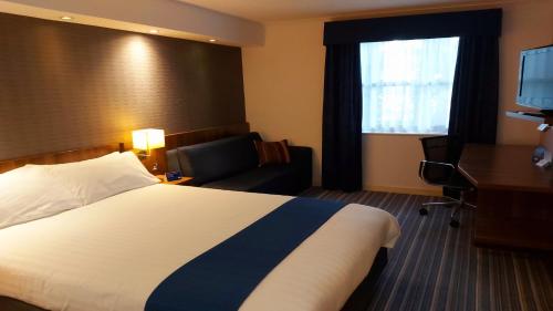 Holiday Inn Express Leeds-East an IHG Hotel - image 13