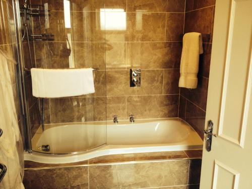 浴室, The Mansion House Hotel in 埃爾金