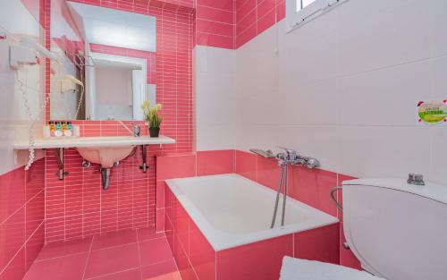 Oscar Hotel - image 12