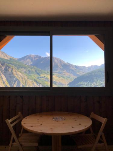 Aux pieds des pistes du Seignus calme et charmant