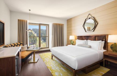 King Room with Mountain View