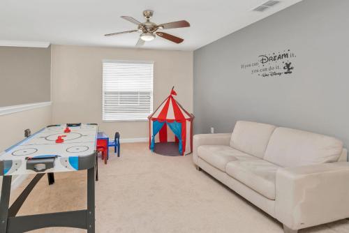 5BR Luxury Home - Family Resort - Private Pool Hot Tub BBQ - image 6