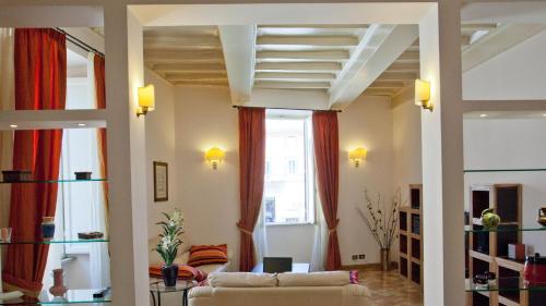 Rental in Rome Trevi Fouintain View Apartment, Řím (fotografie 10)