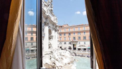 Rental in Rome Trevi Fouintain View Apartment, Řím (fotografie 8)