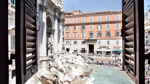 Rental in Rome Trevi Fouintain View Apartment, Řím (fotografie 7)