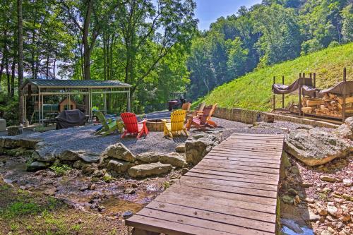Clyde Cabin Hideaway Porch and Grill in Clyde, USA