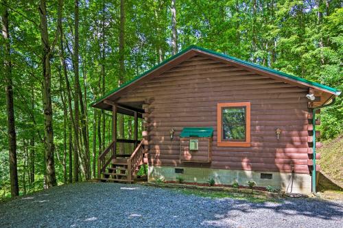 Charming Clyde Hideout with Porch and Gas Grill!