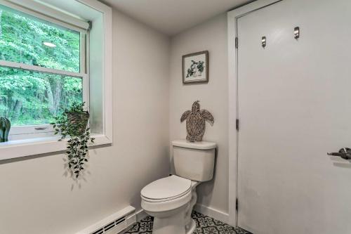 Modern Monticello Home with Hot Tub on 17 Acres - image 10