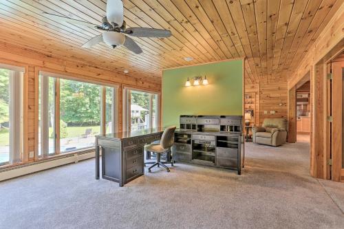 Dotări, Riverside Retreat in Catskill Mountains with Pool, Hot Tub & Game Room in Clarks Summit (PA)