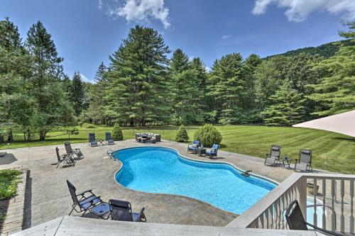 Dotări, Riverside Retreat in Catskill Mountains with Pool, Hot Tub & Game Room in Clarks Summit (PA)