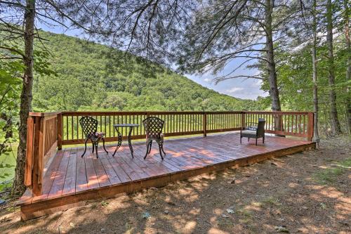 Mediu înconjurător, Riverside Retreat in Catskill Mountains with Pool, Hot Tub & Game Room in Clarks Summit (PA)
