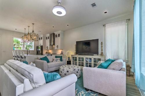 Sunny Santa Rosa Beach Escape with Rooftop Deck - image 3